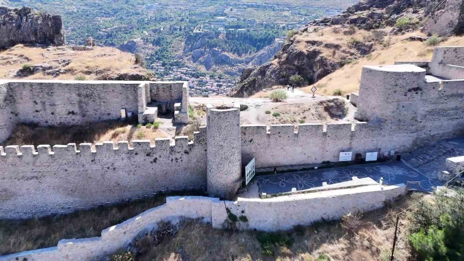 Amasya Kalesi’ndeki hapishaneden 363 yıllık firar gün yüzüne çıktı
Amasya Kalesi’ndeki hapishaneden 363 yıllık firar gün yüzüne çıktı