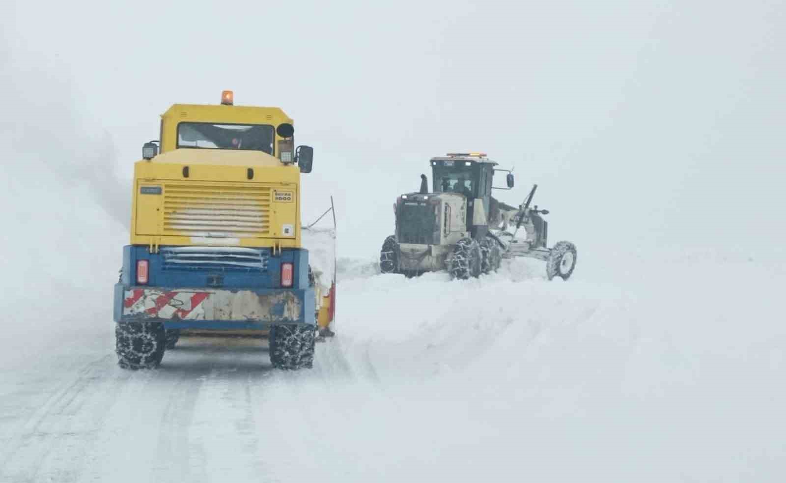 Amasya’da 62 köy yolu ulaşıma kapalı
Amasya’da 62 köy yolu ulaşıma kapalı