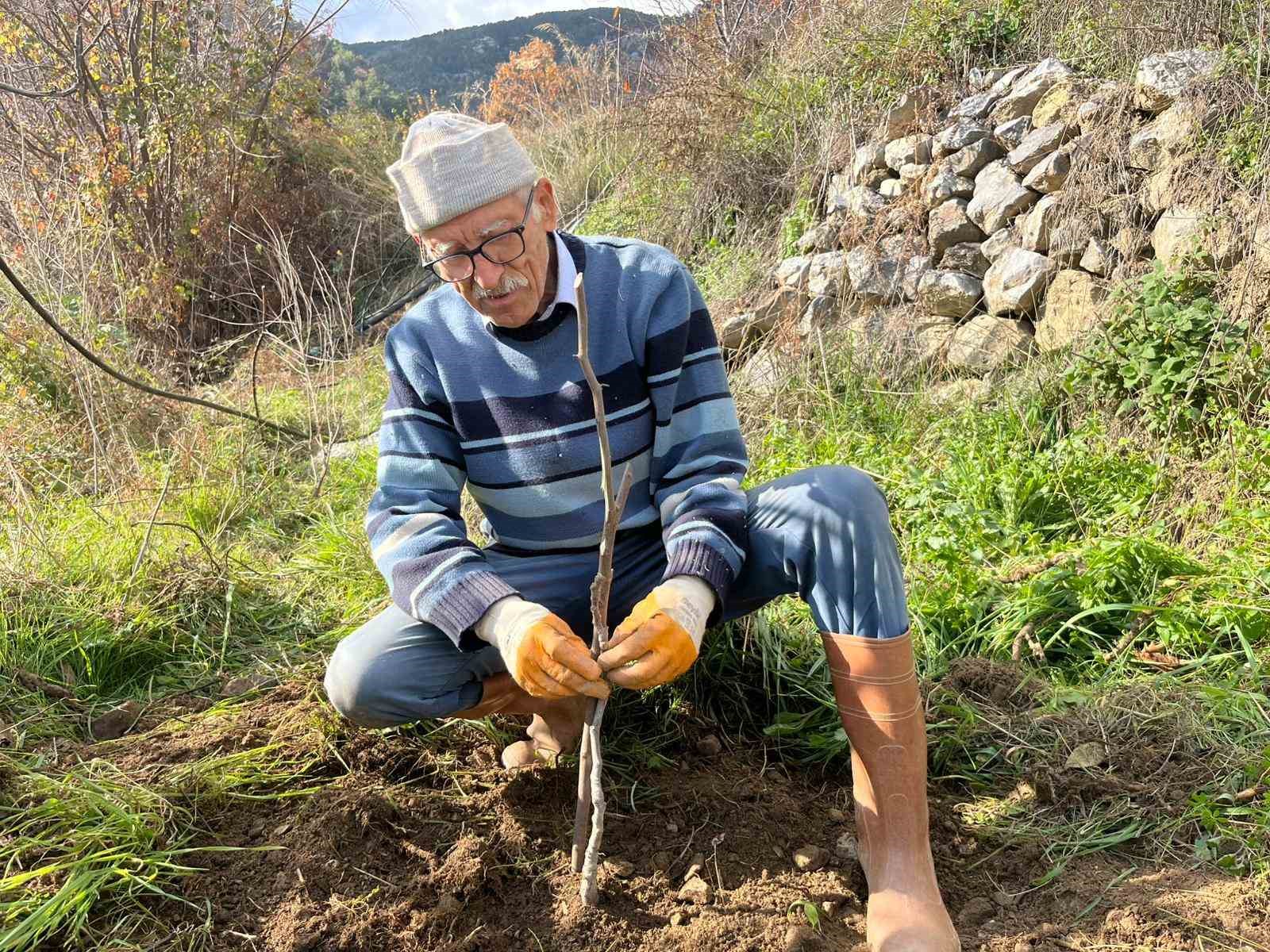 Antalya’da 82 yaşındaki yeminli mali müşavirden köy hayatına örnek proje
