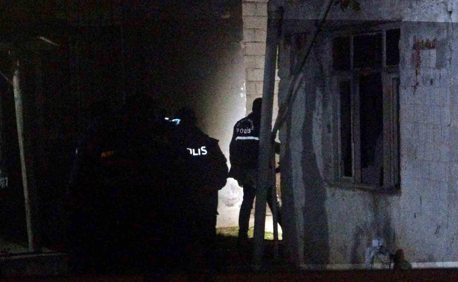 Antalya’da gecekondu yangını: 1 ölü, 1 yaralı
Antalya’da gecekondu yangını: 1 ölü, 1 yaralı