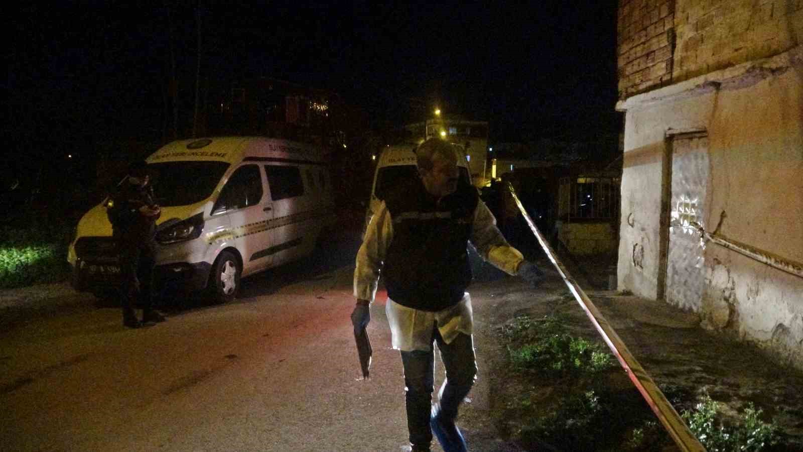 Antalya’da gecekondu yangını: 1 ölü, 1 yaralı
Antalya’da gecekondu yangını: 1 ölü, 1 yaralı