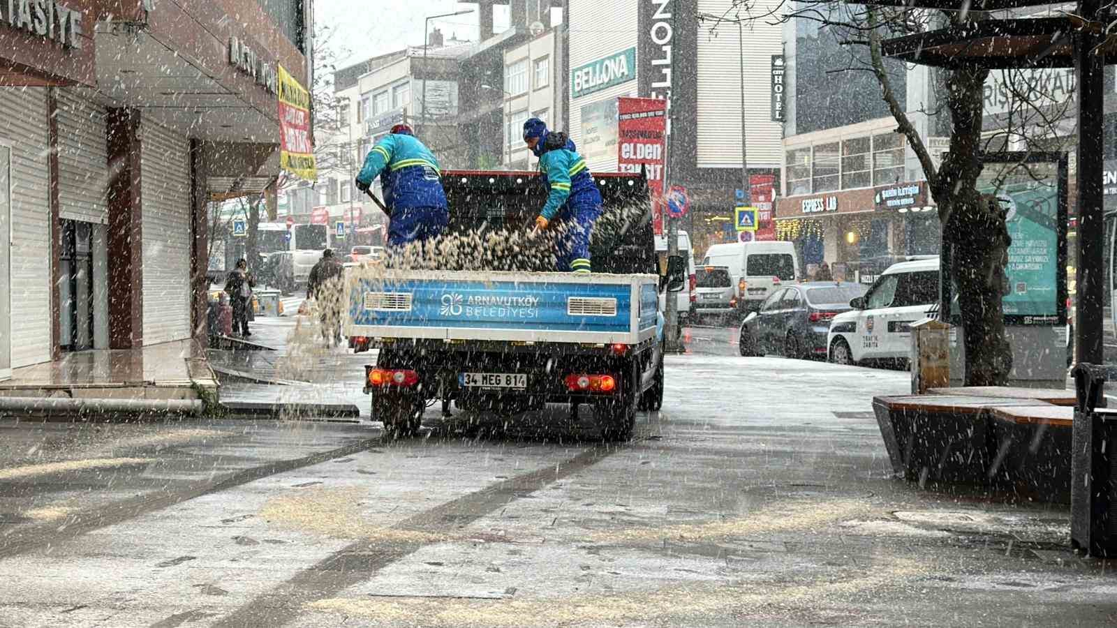 Arnavuköy’de kar yağışı
Arnavuköy’de kar yağışı