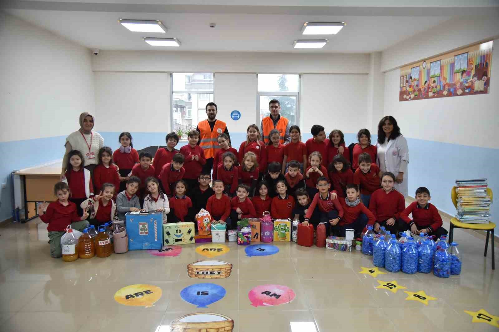 Atakum Belediyesi’nden öğrencilere sıfır atık farkındalığı
Atakum Belediyesi’nden öğrencilere sıfır atık farkındalığı