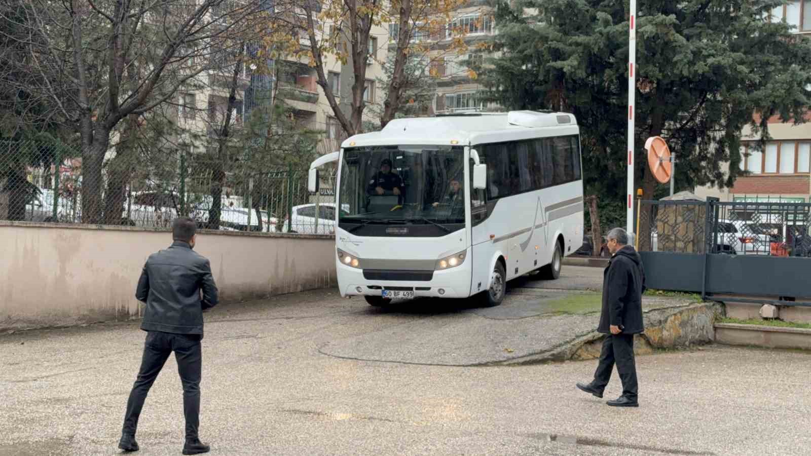 Babasını öldürdüğünü kabul etti
