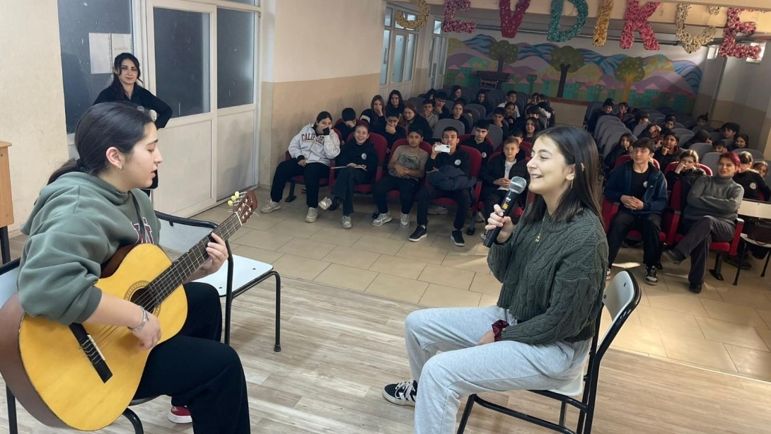 Balıkesir’de okullarda Aile ve Oyun temalı etkinlikler başladı
Balıkesir’de okullarda Aile ve Oyun temalı etkinlikler başladı