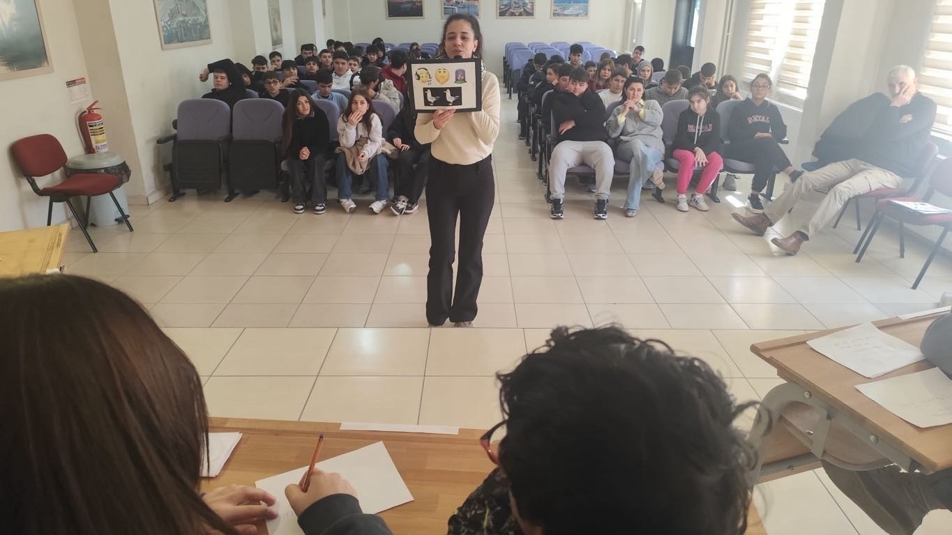 Balıkesir’de okullarda Aile ve Oyun temalı etkinlikler başladı
Balıkesir’de okullarda Aile ve Oyun temalı etkinlikler başladı