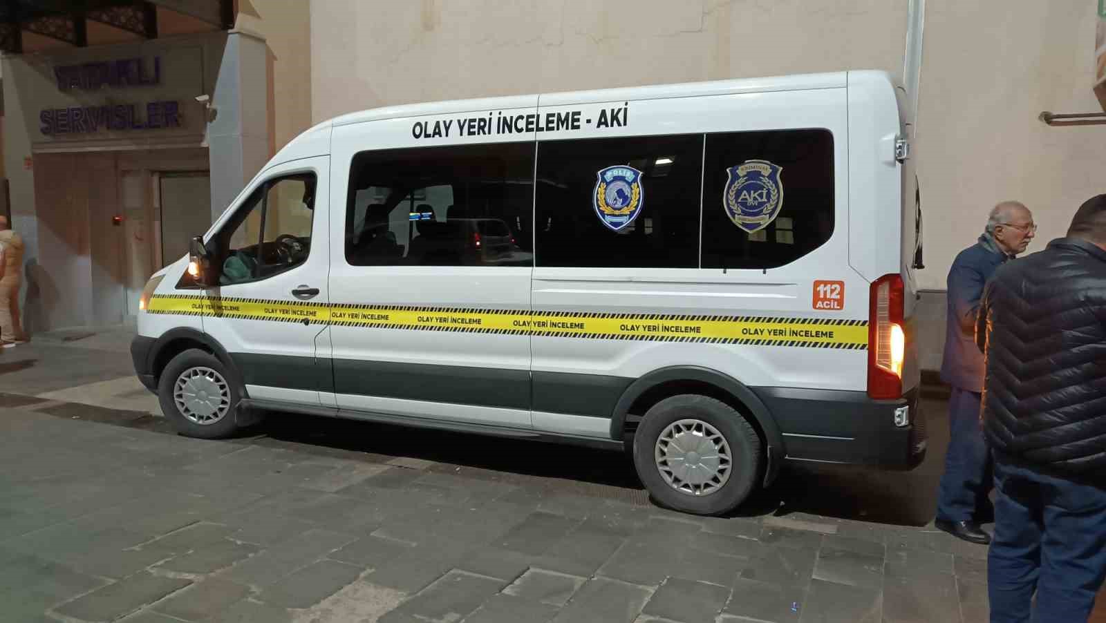 Balkondan düşen genç kadın hayatını kaybetti
