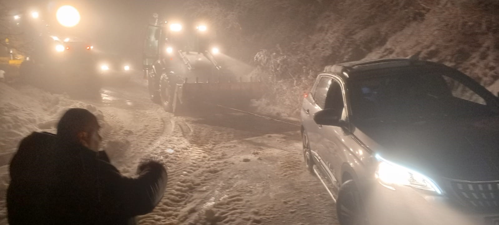 Başkan Çerçioğlu: "Karla mücadele çalışmalarımız aralıksız devam ediyor"
Başkan Çerçioğlu: "Karla mücadele çalışmalarımız aralıksız devam ediyor"