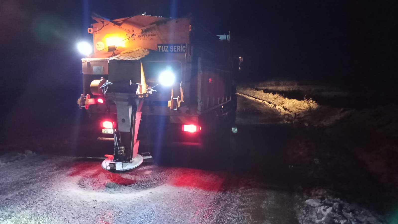 Başkan Çerçioğlu: "Karla mücadele çalışmalarımız aralıksız devam ediyor"
Başkan Çerçioğlu: "Karla mücadele çalışmalarımız aralıksız devam ediyor"