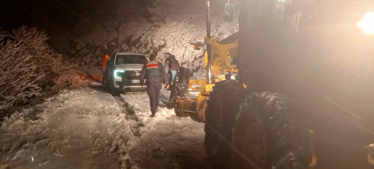 Başkan Çerçioğlu: "Karla mücadele çalışmalarımız aralıksız devam ediyor"
Başkan Çerçioğlu: "Karla mücadele çalışmalarımız aralıksız devam ediyor"