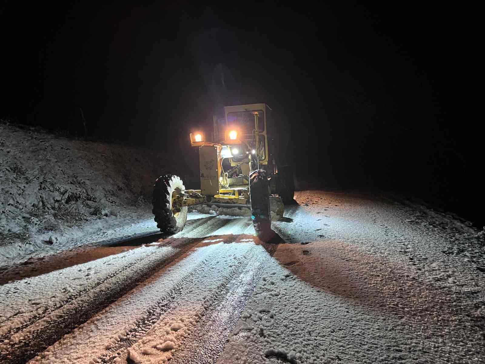 Başkan Çerçioğlu: "Karla mücadele çalışmalarımız aralıksız devam ediyor"
Başkan Çerçioğlu: "Karla mücadele çalışmalarımız aralıksız devam ediyor"