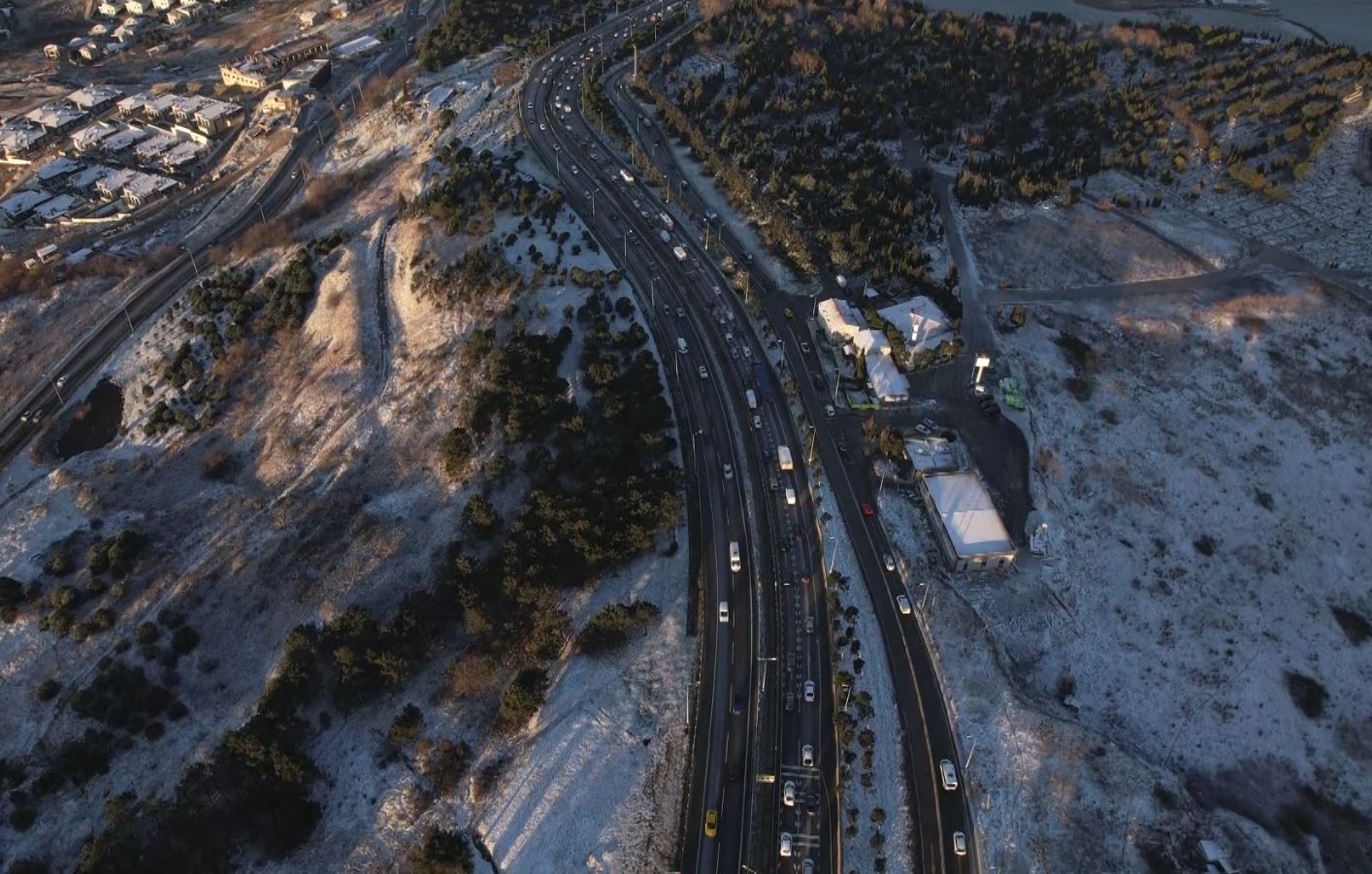 Beylikdüzü ve Büyükçekmece’de havadan kar manzarası
Beylikdüzü ve Büyükçekmece’de havadan kar manzarası