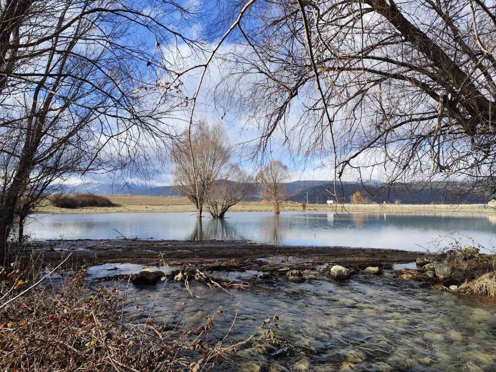 Beyşehir’deki Gürlevik Çağlayanı yeniden hayat buldu
Beyşehir’deki Gürlevik Çağlayanı yeniden hayat buldu