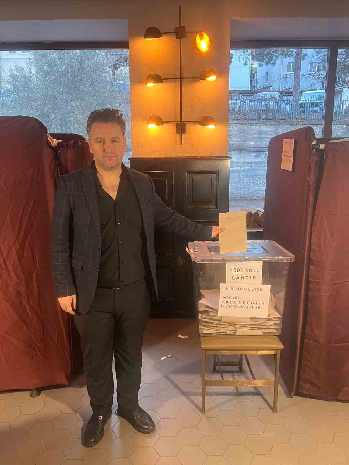 Bilecik Giyim ve Mensucat Odası Başkanlığı seçimini mevcut başkan Haşim Balcı kazandı
Bilecik Giyim ve Mensucat Odası Başkanlığı seçimini mevcut başkan Haşim Balcı kazandı