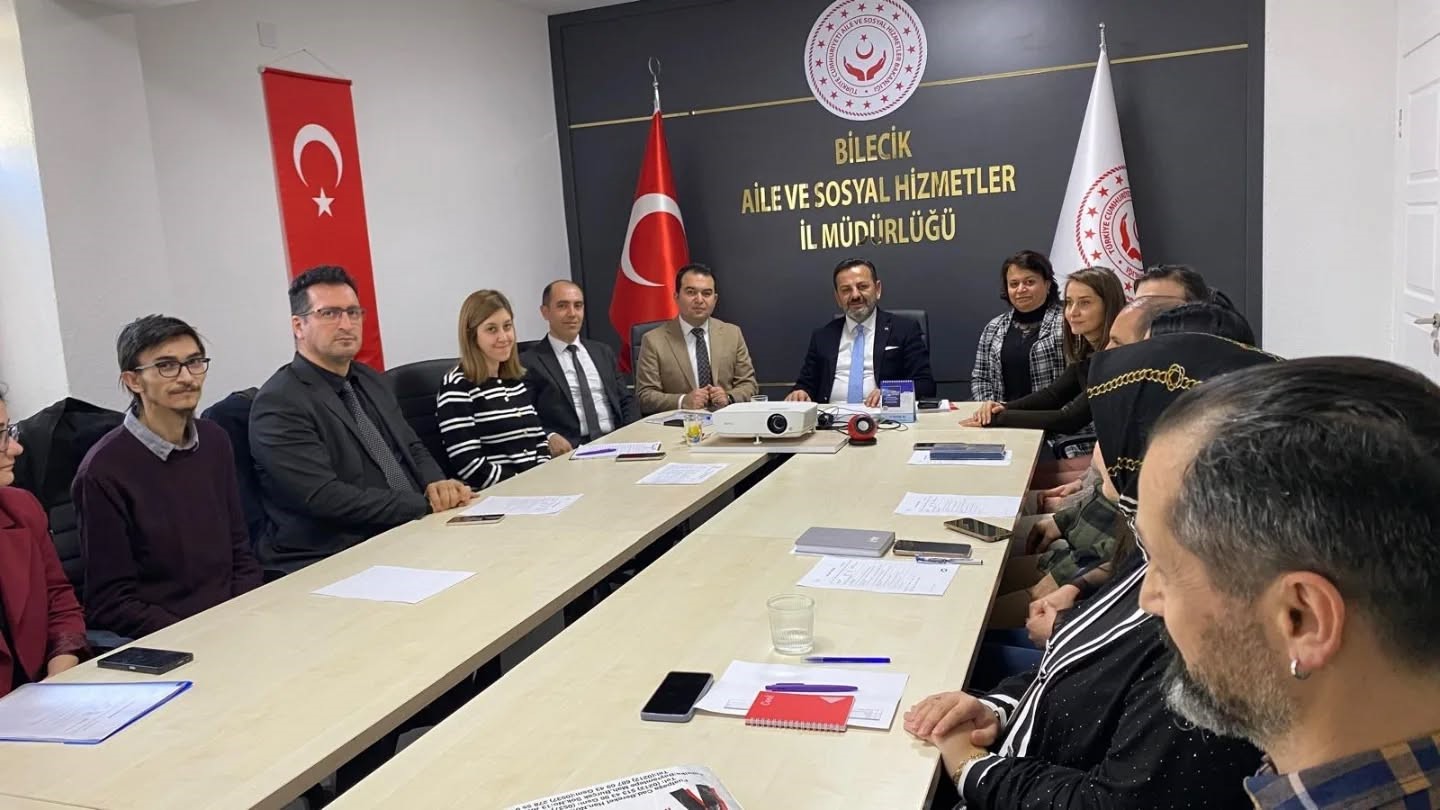 Bilecik’te aile ve toplum hizmetleri masaya yatırıldı
Bilecik’te aile ve toplum hizmetleri masaya yatırıldı