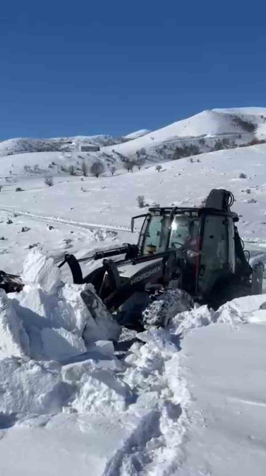 Bingöl genelinde karla mücadele sürüyor, 219 köy yolu kapalı
