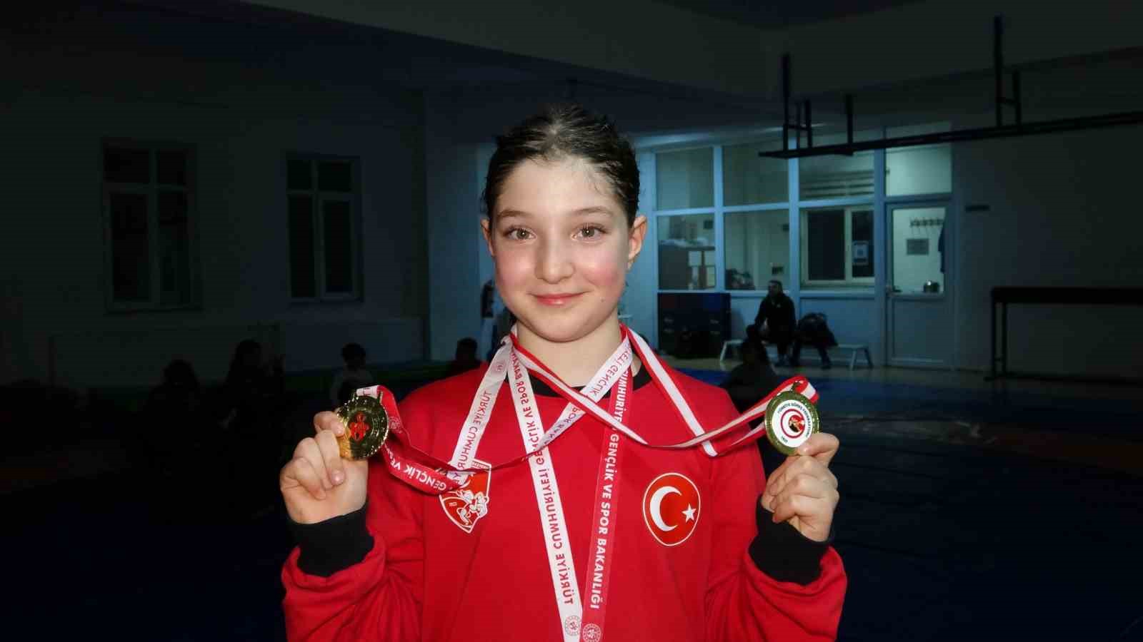 Bir yetenek taraması hayatını değiştirdi 10 yaşındaki güreşçi Asya, Türkiye şampiyonu oldu
