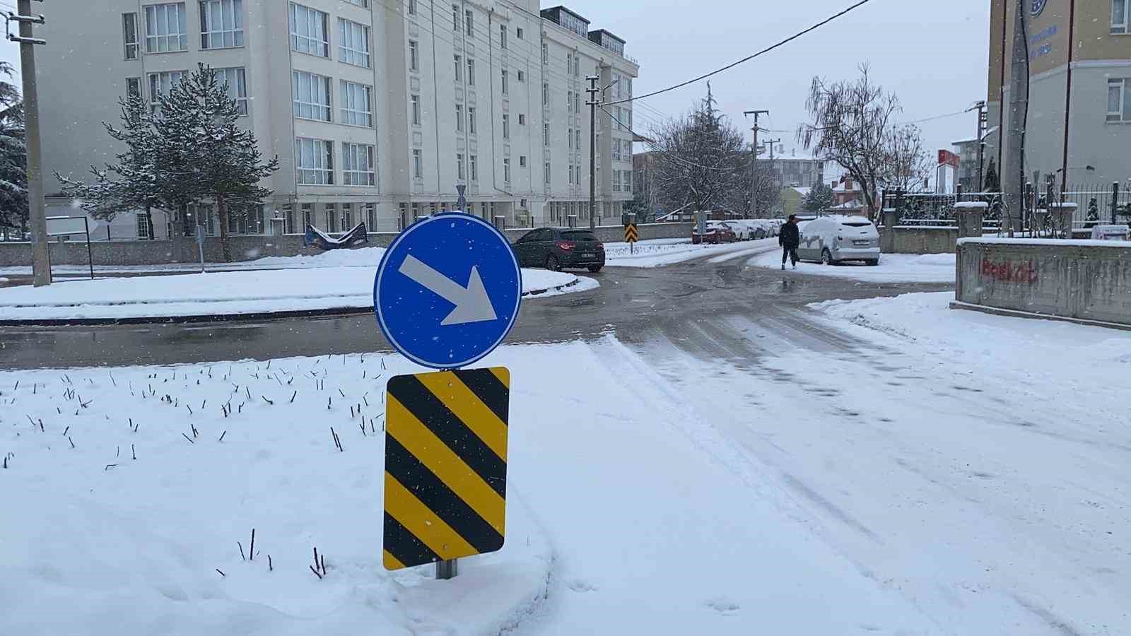 Bolu güne karla uyandı
Bolu güne karla uyandı