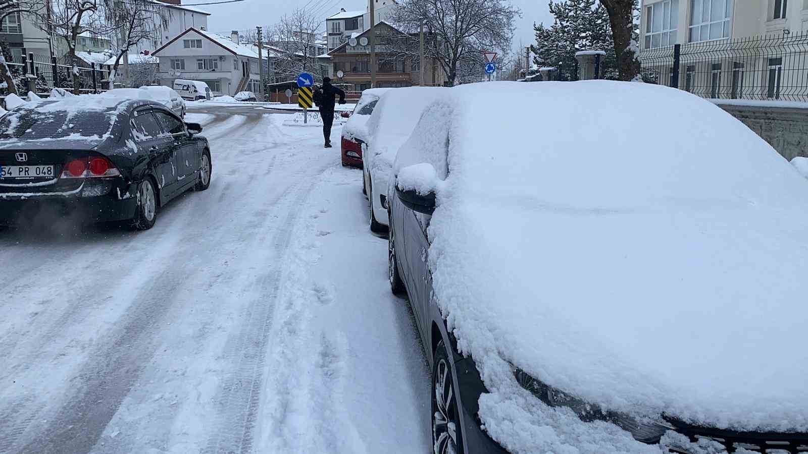 Bolu güne karla uyandı
Bolu güne karla uyandı