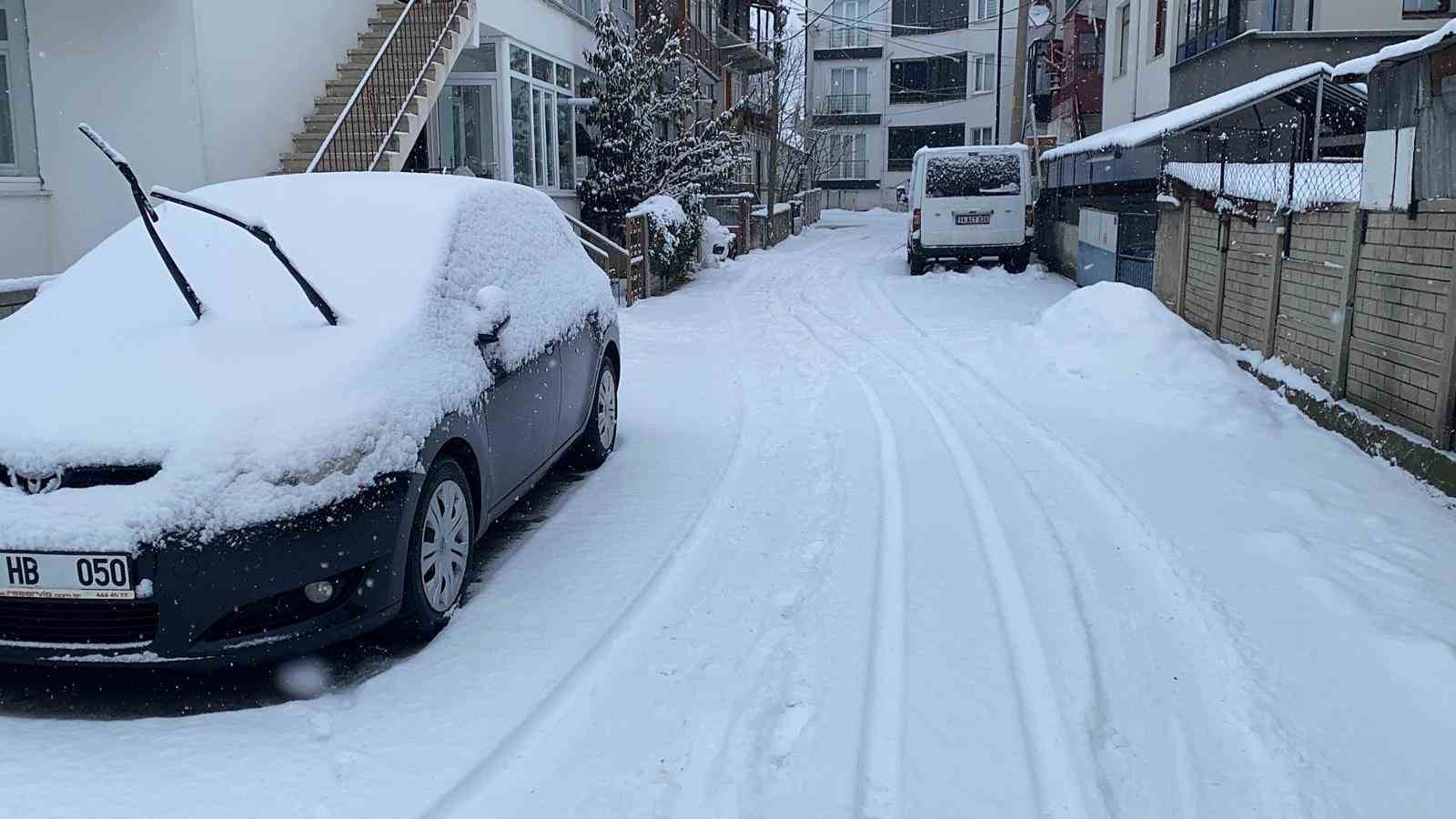Bolu güne karla uyandı
Bolu güne karla uyandı