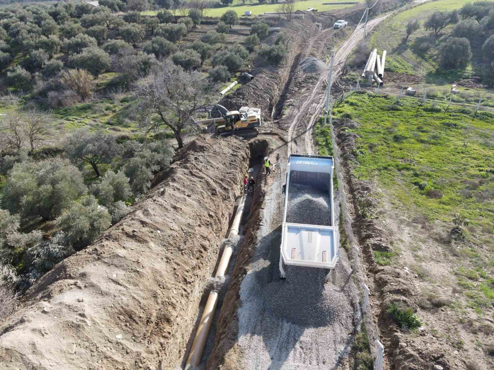Bozdoğan’da 49 bin dekar tarım alanı sulanacak
Bozdoğan’da 49 bin dekar tarım alanı sulanacak