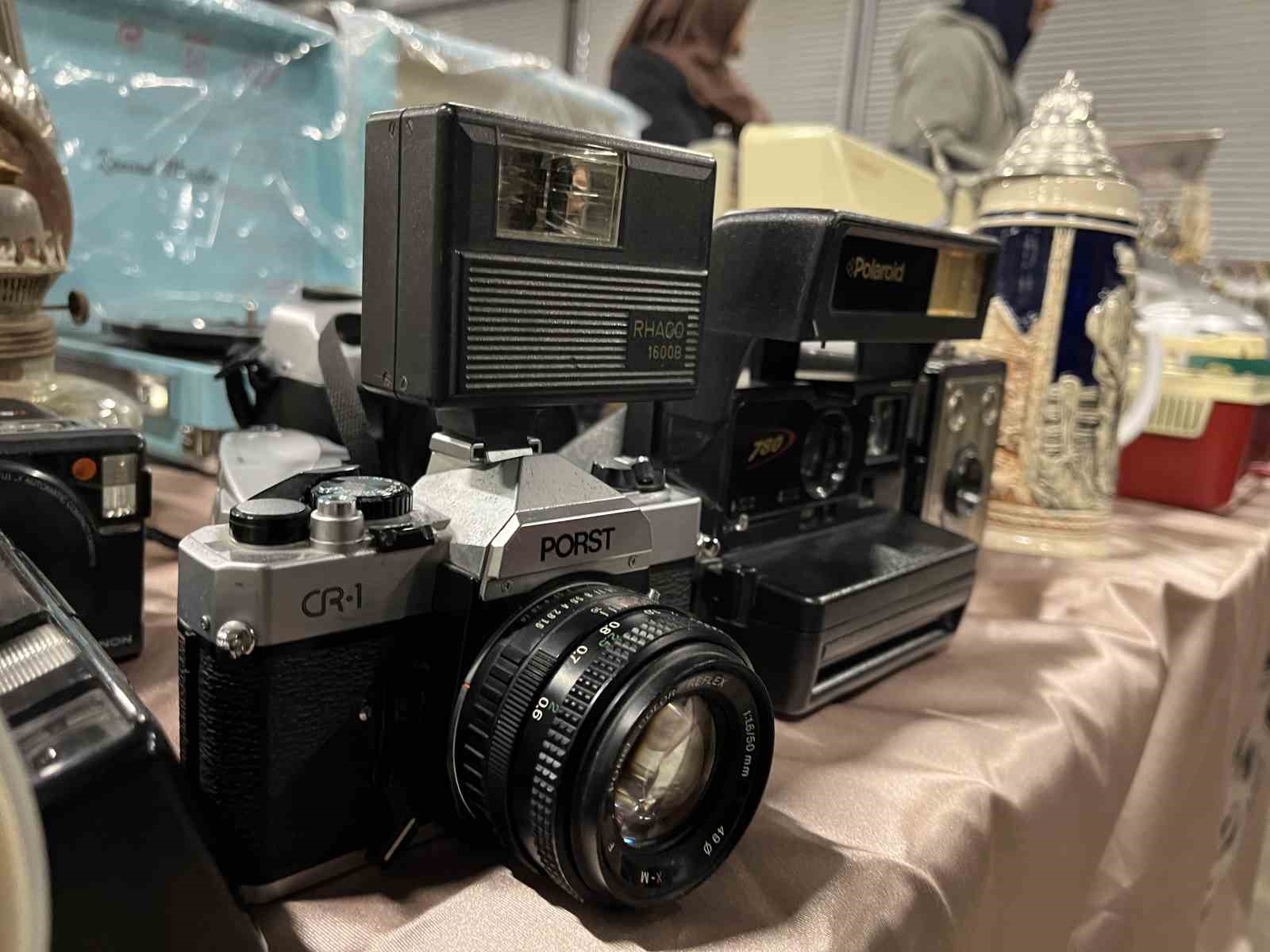 Bu pazarda tezgahtakiler geçmişe götürüyor
Bu pazarda tezgahtakiler geçmişe götürüyor