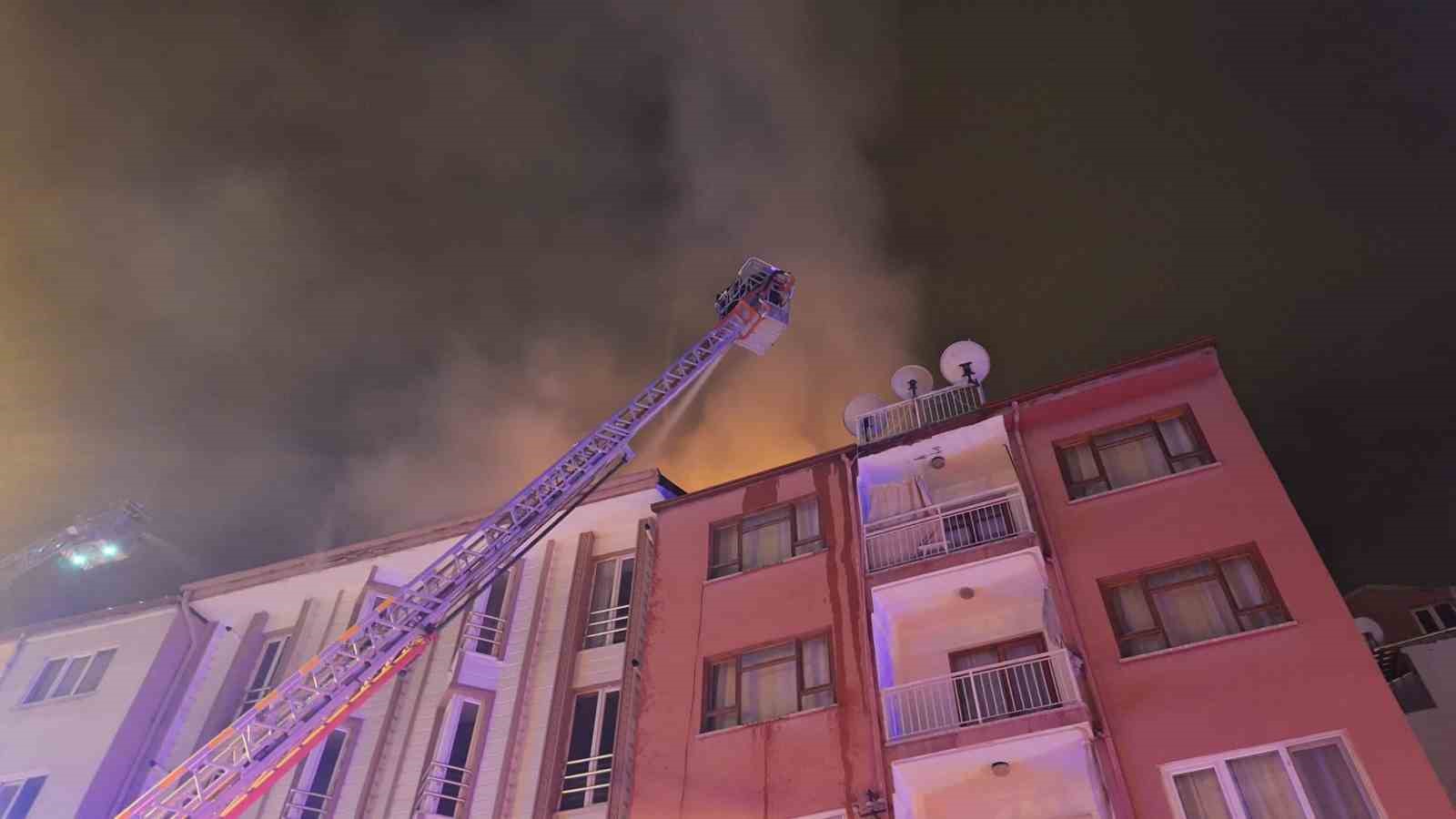 Burdur’da 4 katlı binada korkutan yangın
Burdur’da 4 katlı binada korkutan yangın