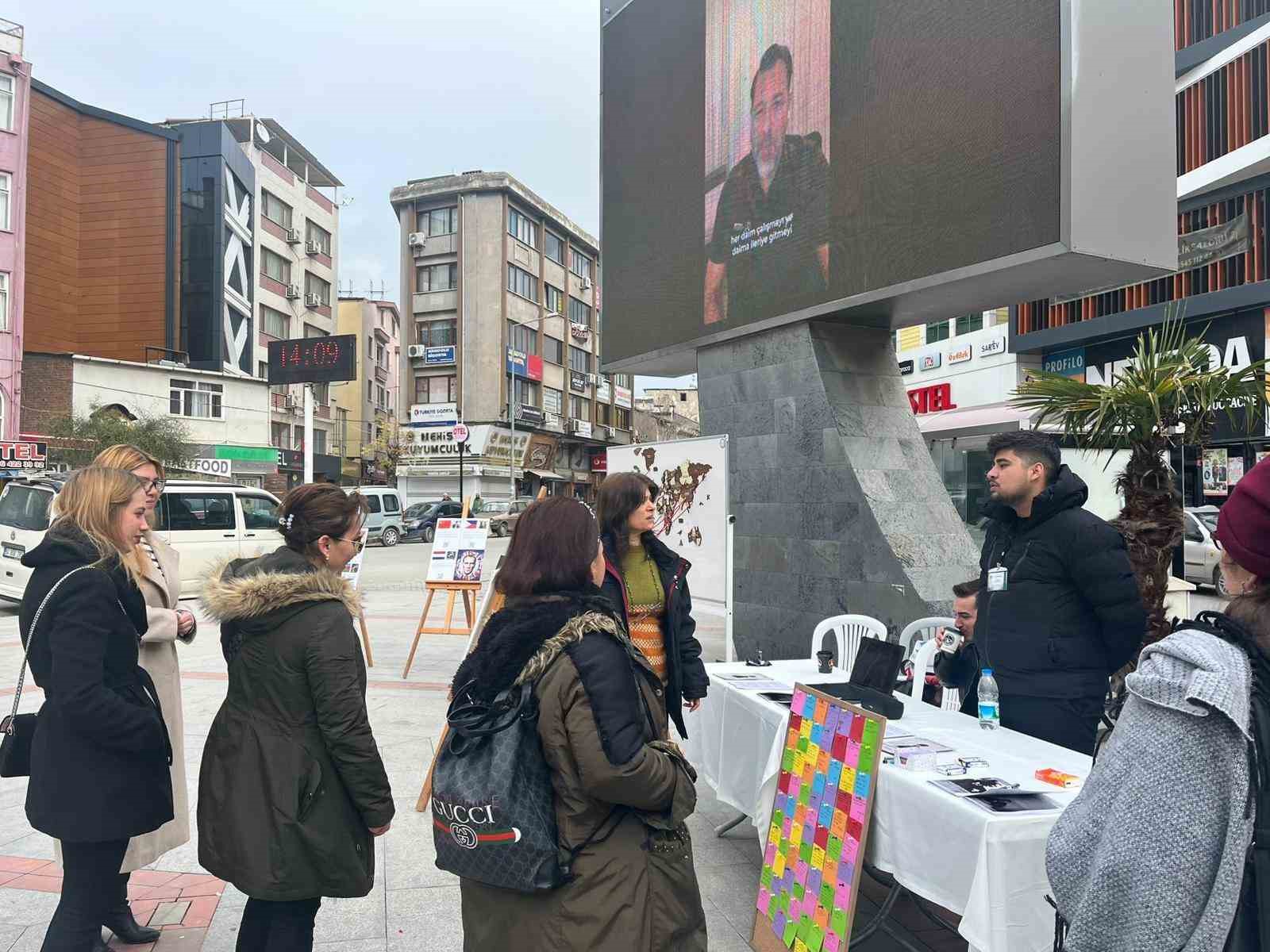 Burhaniye’de üniversitelilerden anlamlı bir proje
Burhaniye’de üniversitelilerden anlamlı bir proje