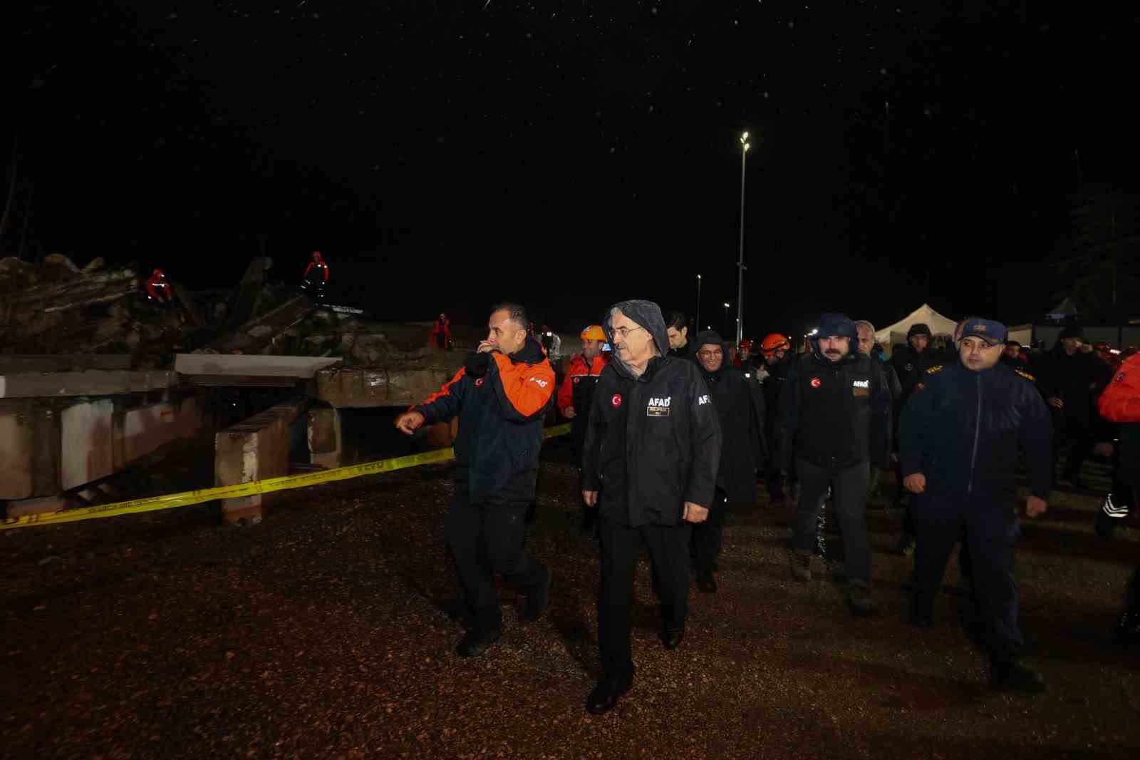 Bursa’da deprem tatbikatı gerçeğini aratmadı
