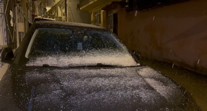 Bursa’da kar yağışı etkisini göstermeye başladı
Bursa’da kar yağışı etkisini göstermeye başladı