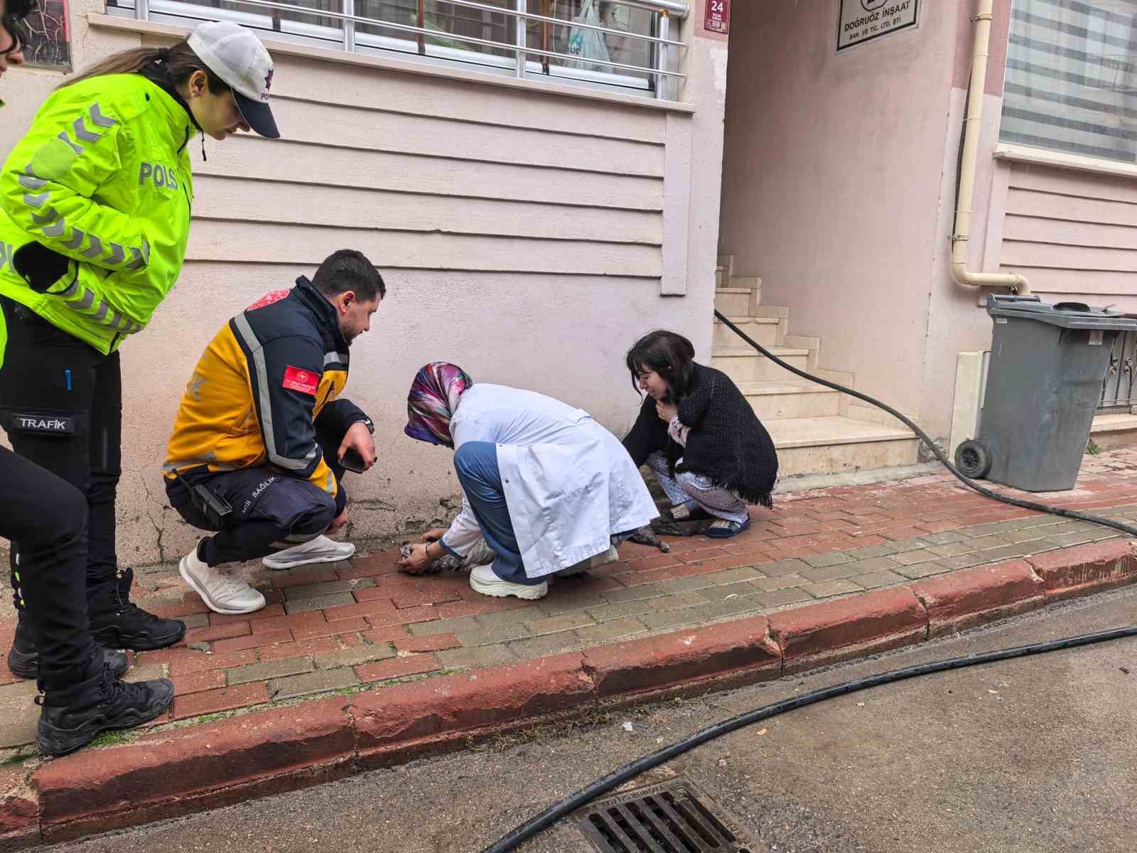 Bursa’da yangında can pazarı...Çocuklar tahliye edildi, kediler kurtarıldı
