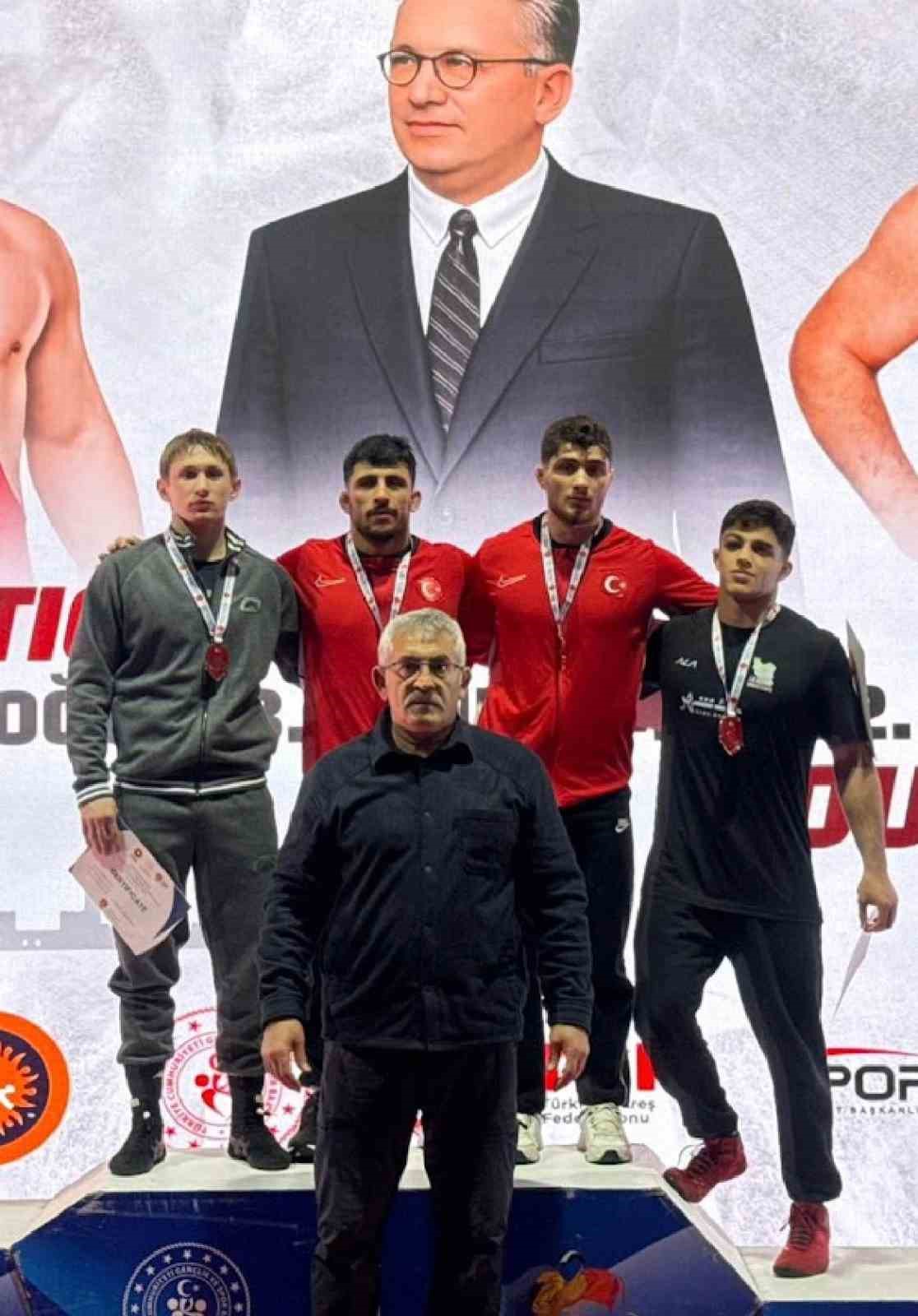 Büyükşehir güreşçisinden uluslararası başarı
Büyükşehir güreşçisinden uluslararası başarı