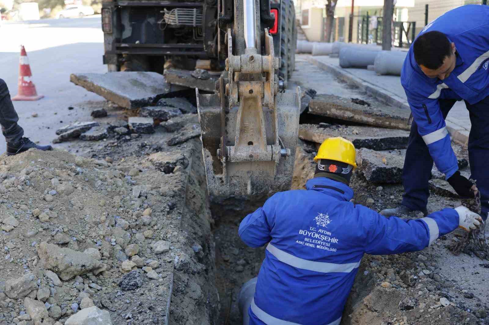 Büyükşehir’in Kuşadası’nda altyapı çalışmaları sürüyor
Büyükşehir’in Kuşadası’nda altyapı çalışmaları sürüyor