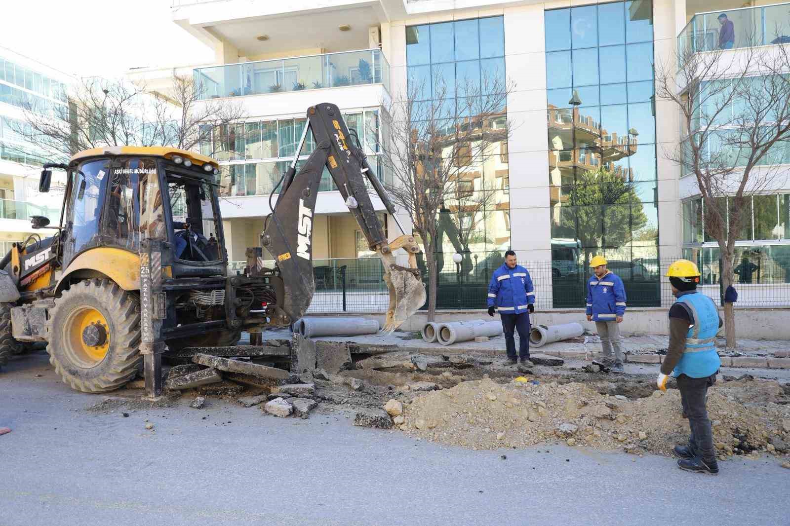 Büyükşehir’in Kuşadası’nda altyapı çalışmaları sürüyor
Büyükşehir’in Kuşadası’nda altyapı çalışmaları sürüyor
