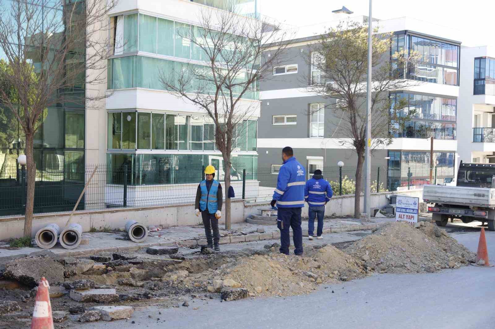 Büyükşehir’in Kuşadası’nda altyapı çalışmaları sürüyor
Büyükşehir’in Kuşadası’nda altyapı çalışmaları sürüyor