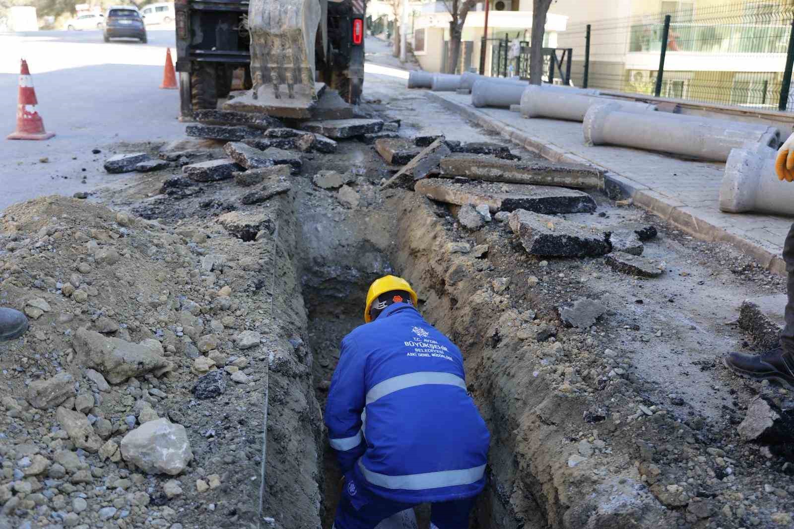 Büyükşehir’in Kuşadası’nda altyapı çalışmaları sürüyor
Büyükşehir’in Kuşadası’nda altyapı çalışmaları sürüyor