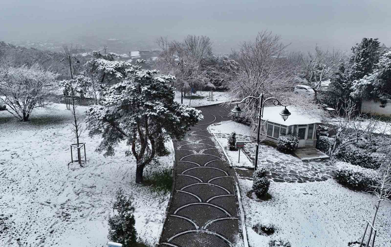 Çamlıca’da etkili olan kar yağışı havadan görüntülendi
