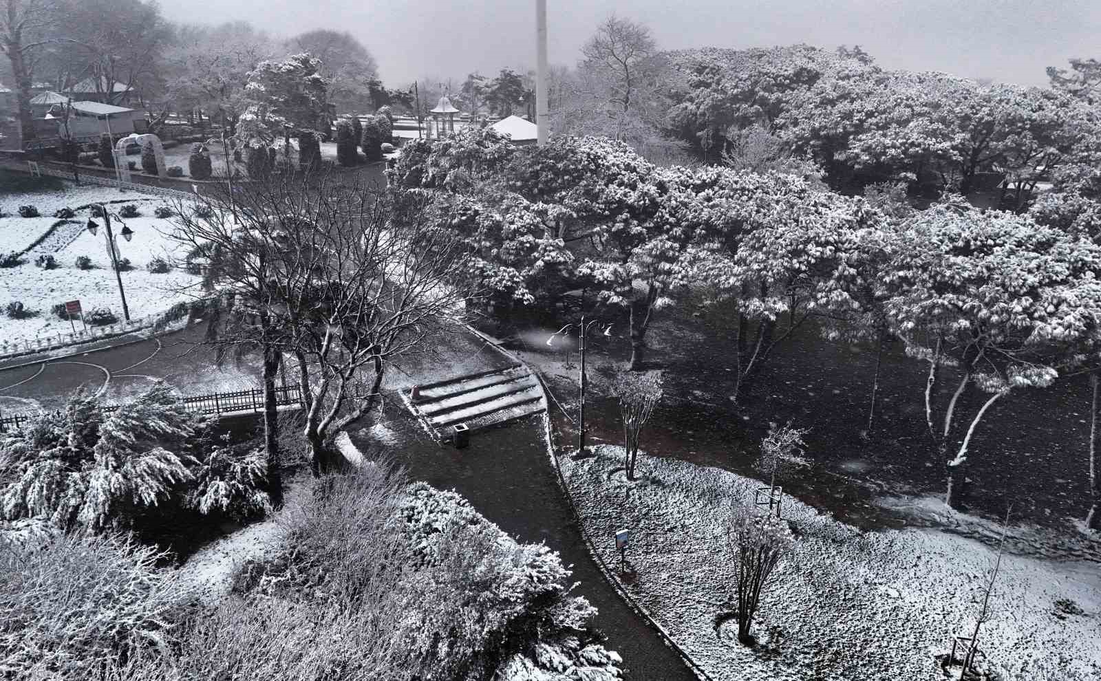 Çamlıca’da etkili olan kar yağışı havadan görüntülendi
