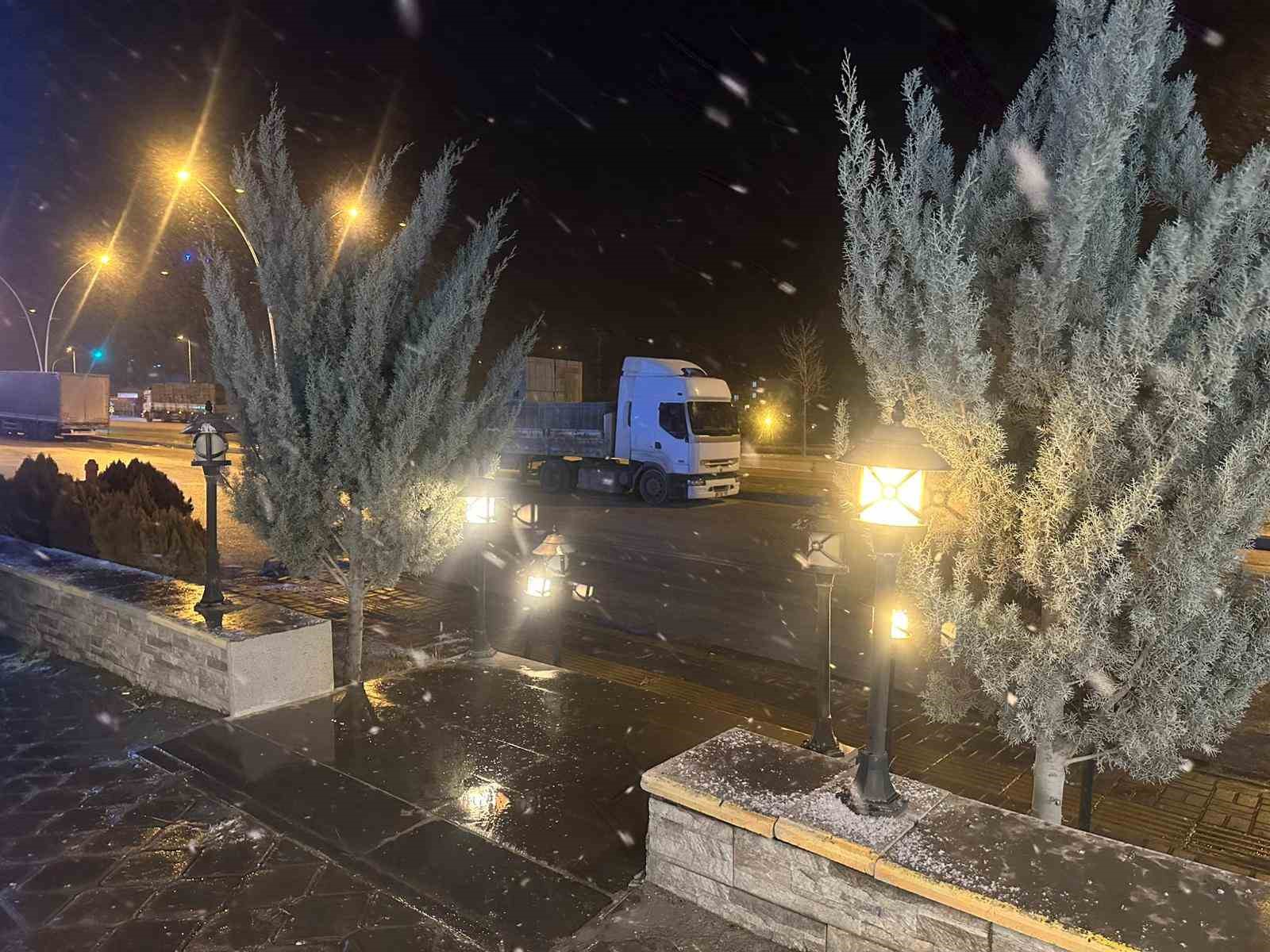 Çankırı’da kar yağışı etkili oldu
Çankırı’da kar yağışı etkili oldu