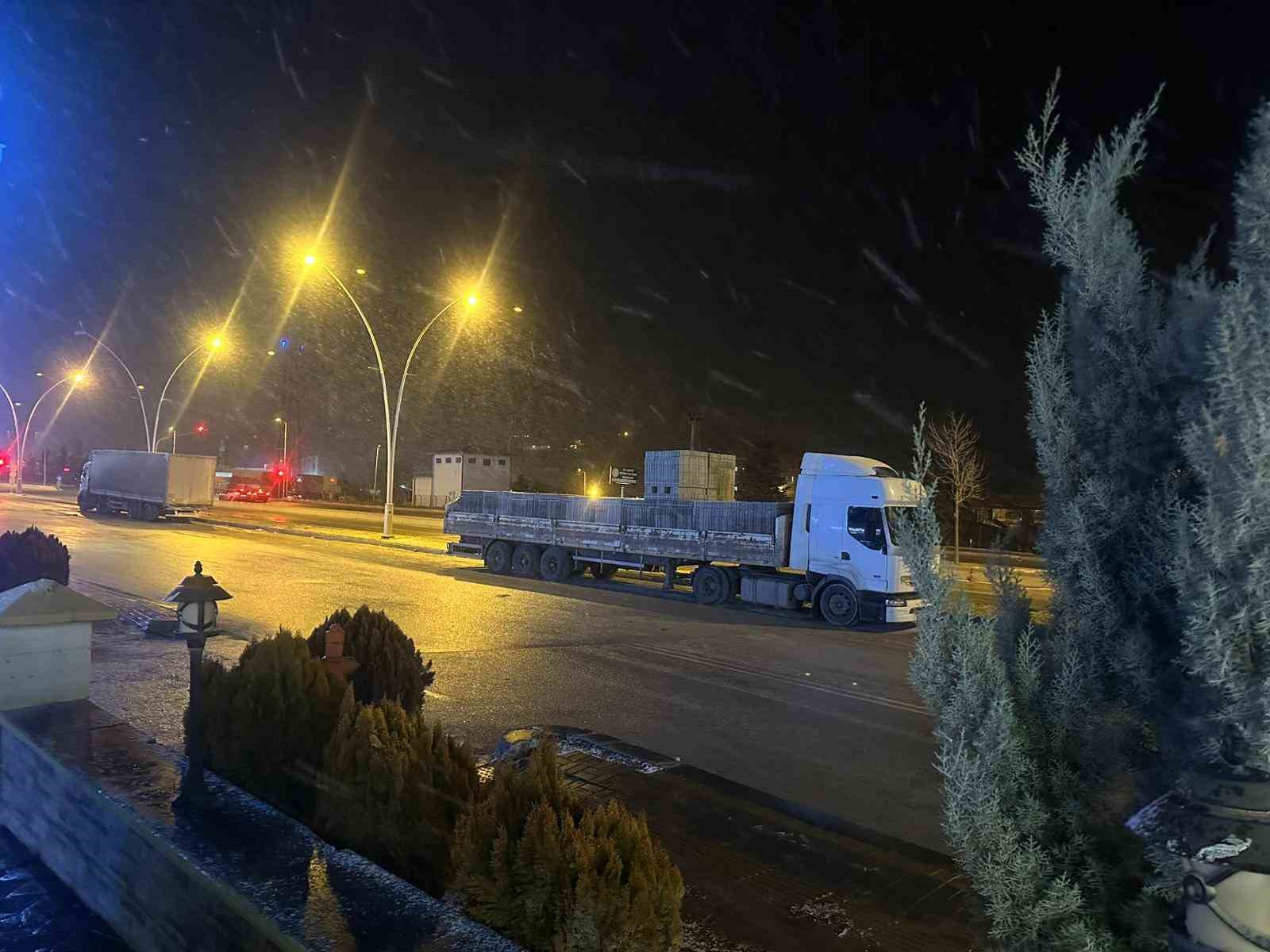 Çankırı’da kar yağışı etkili oldu
Çankırı’da kar yağışı etkili oldu