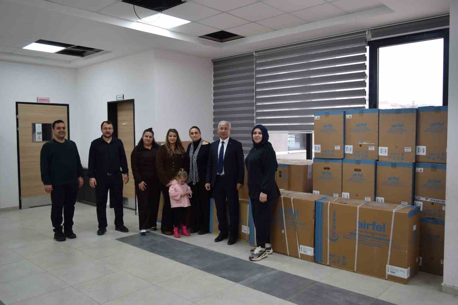 Dayanışmayla okula 26 adet klima kazandırıldı
Dayanışmayla okula 26 adet klima kazandırıldı