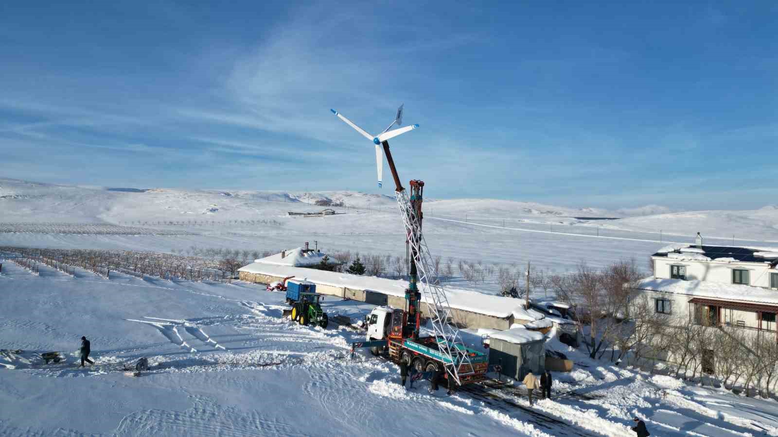 Dededen kalma mesleğini geliştirerek rüzgârgülü imalatı yapıyor
Dededen kalma mesleğini geliştirerek rüzgârgülü imalatı yapıyor