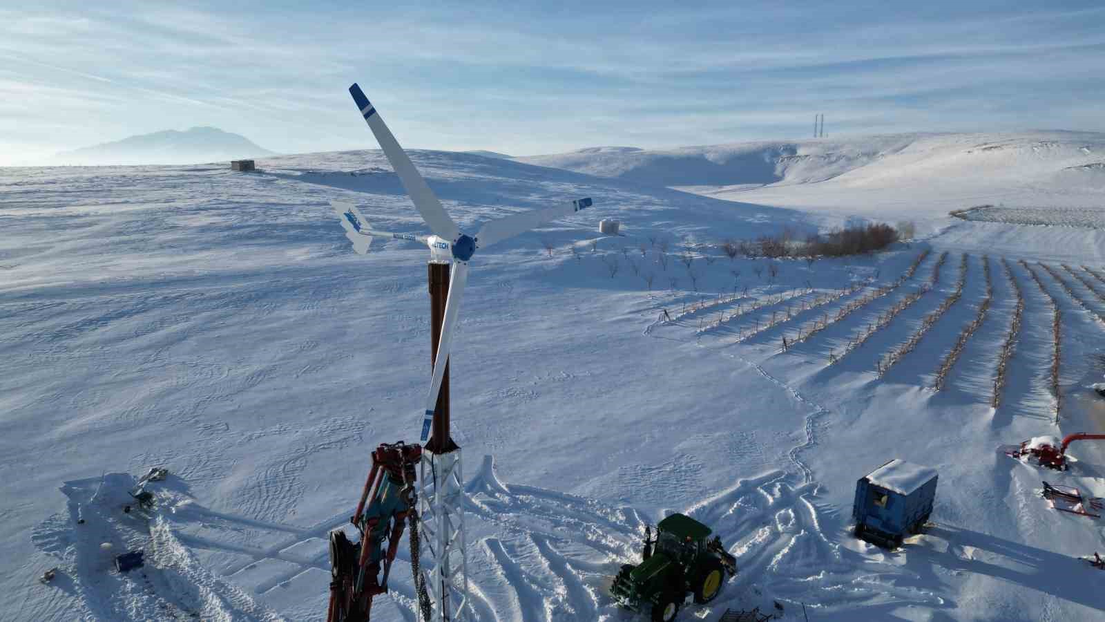Dededen kalma mesleğini geliştirerek rüzgârgülü imalatı yapıyor
Dededen kalma mesleğini geliştirerek rüzgârgülü imalatı yapıyor