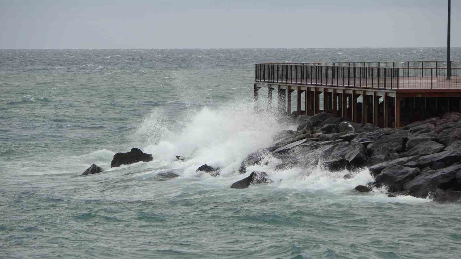 Denizdeki fırtına avını etkilese de balık fiyatlarını etkilemedi
