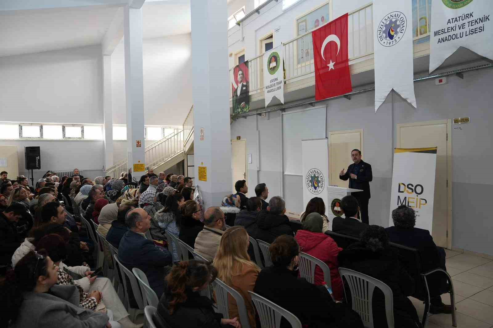 DSO Başkan Kasapoğlu mesleki eğitim iş birliği projesinde velilerle buluştu
DSO Başkan Kasapoğlu mesleki eğitim iş birliği projesinde velilerle buluştu