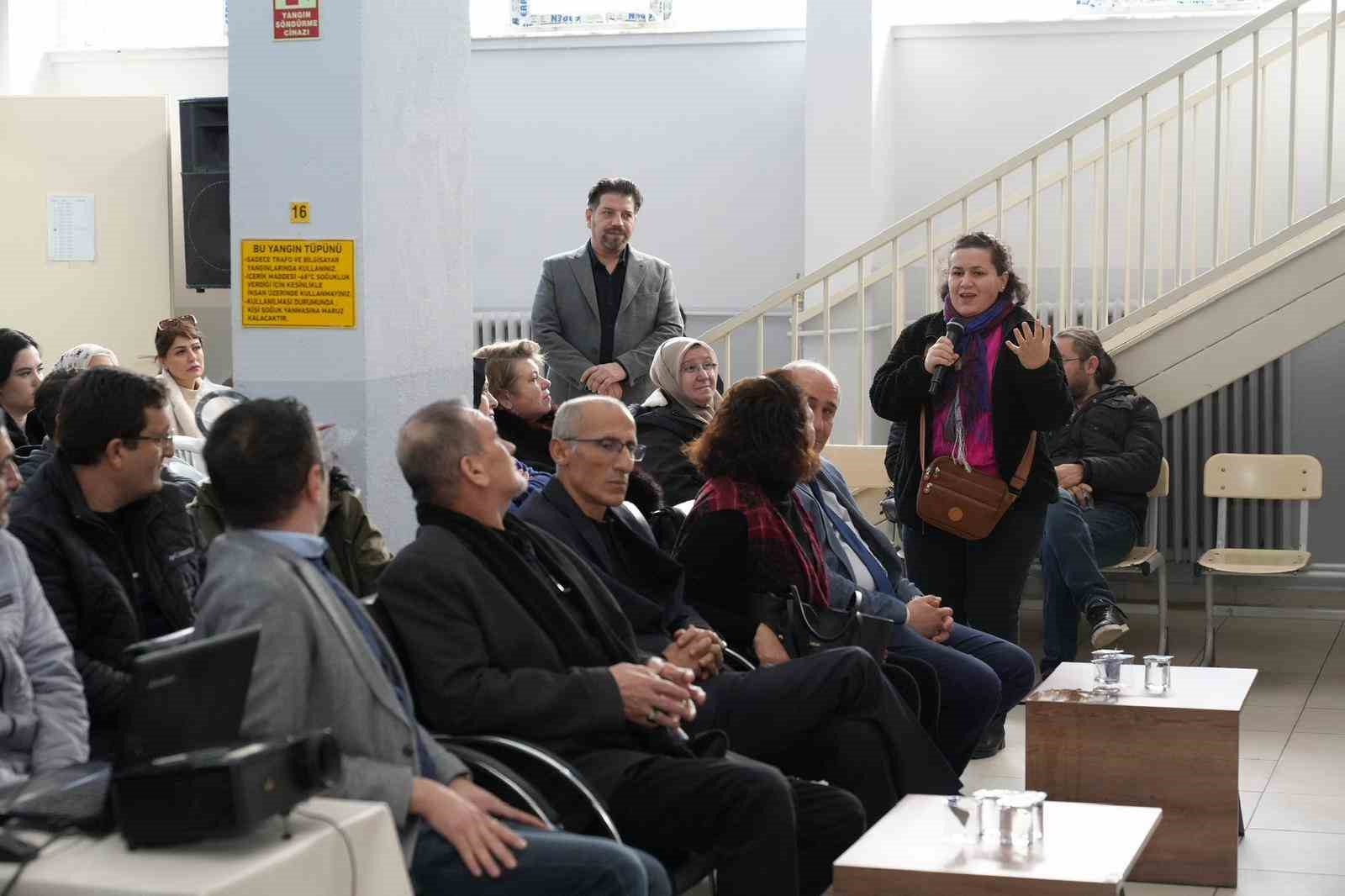 DSO Başkan Kasapoğlu mesleki eğitim iş birliği projesinde velilerle buluştu
DSO Başkan Kasapoğlu mesleki eğitim iş birliği projesinde velilerle buluştu