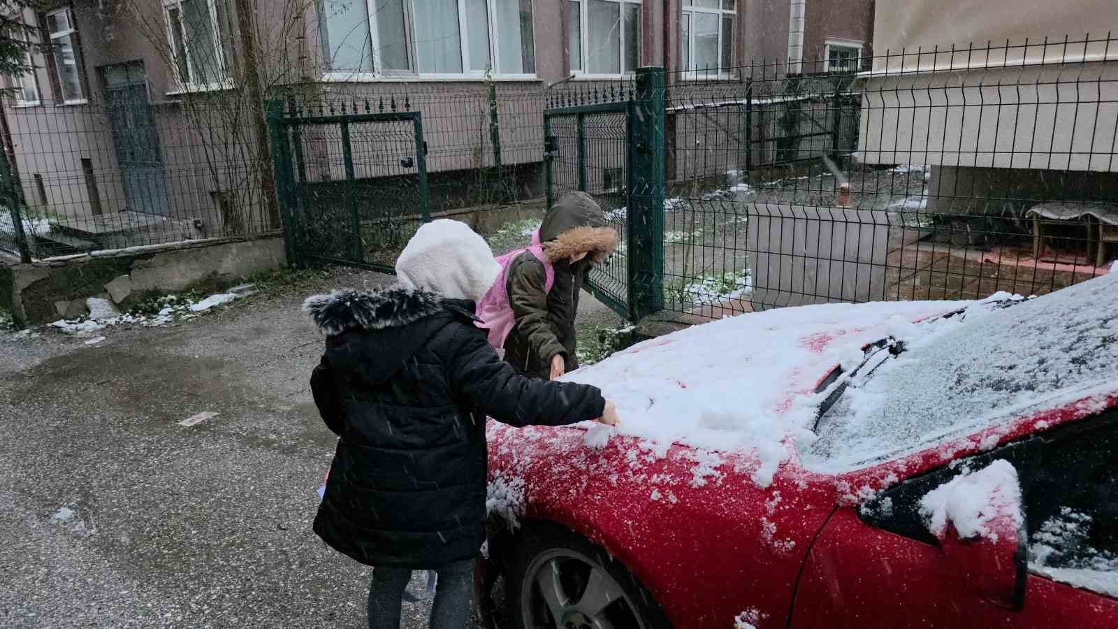 Düzce’de kar sürprizi
Düzce’de kar sürprizi