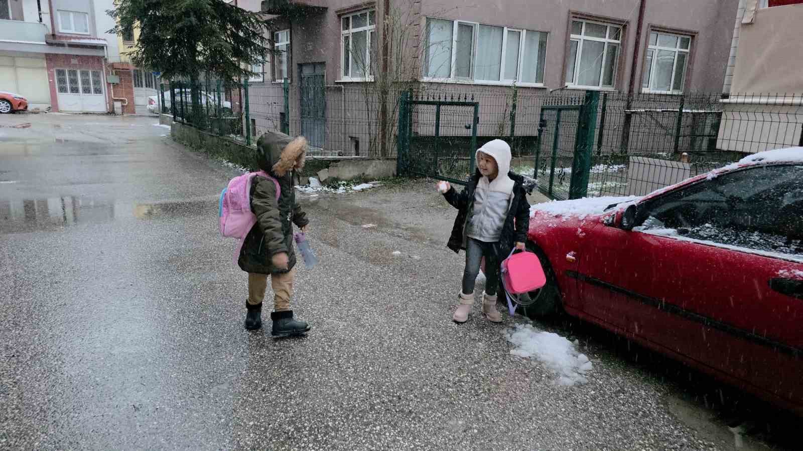 Düzce’de kar sürprizi
Düzce’de kar sürprizi