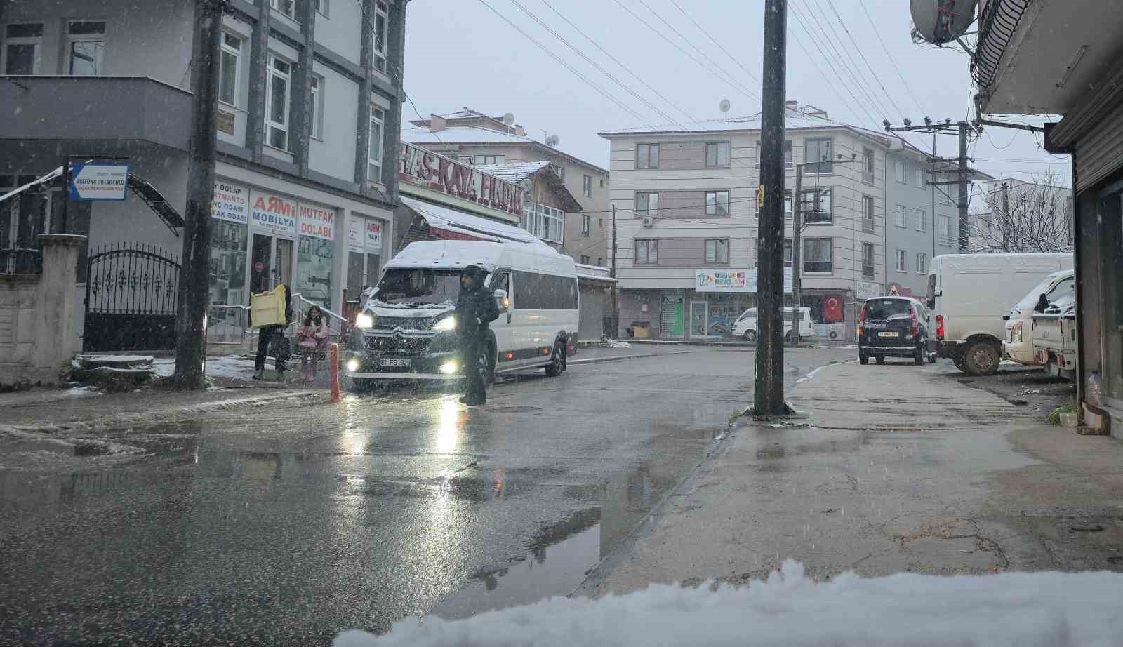 Düzce’de kar sürprizi
Düzce’de kar sürprizi
