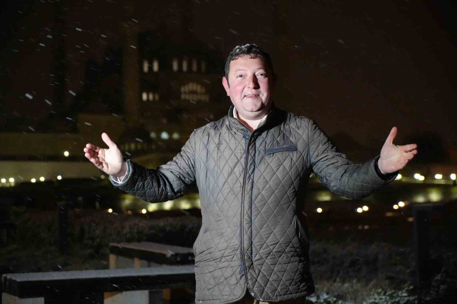 Edirne’de kar sevinci: Vatandaşlar beyaz örtünün tadını çıkardı
Edirne’de kar sevinci: Vatandaşlar beyaz örtünün tadını çıkardı